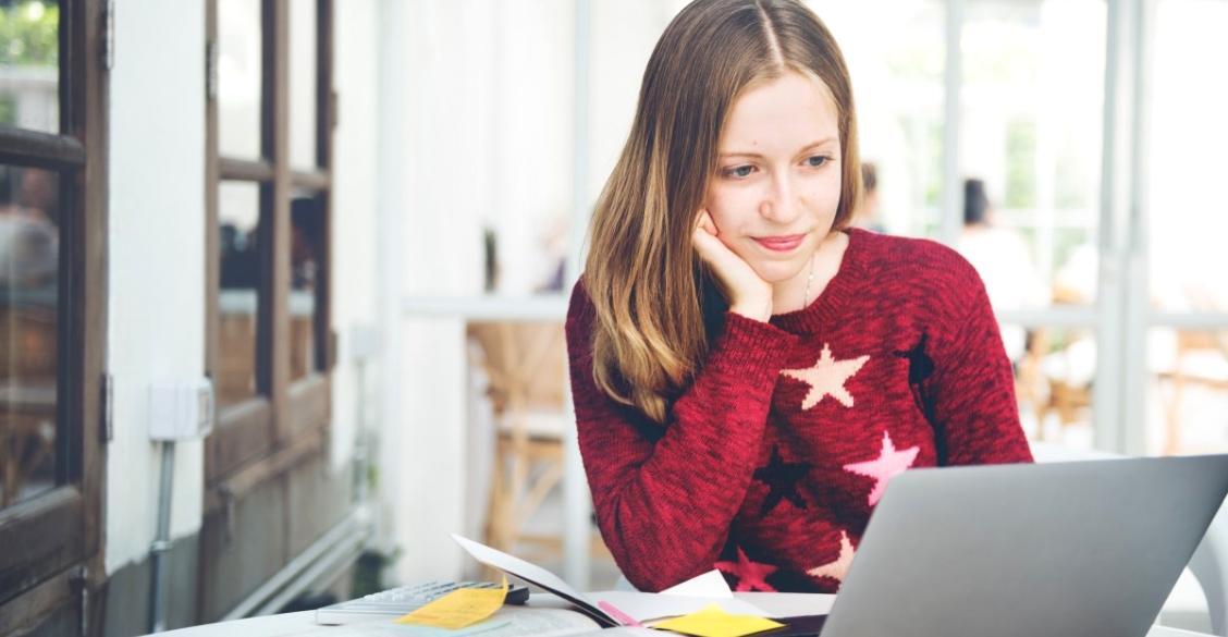 Participants engaged during a live Jelifao sales webinar